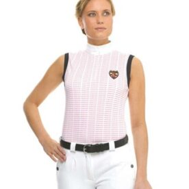 A woman wearing white pants and a pink top.